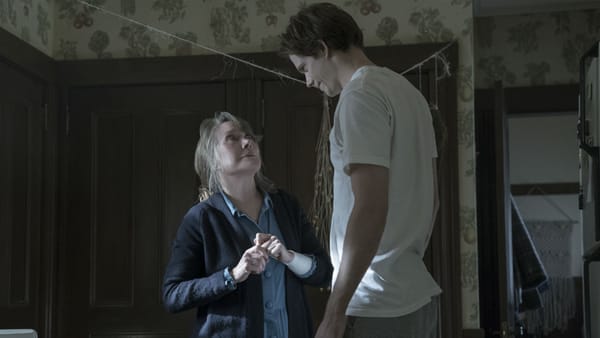 The Queen (Trustfull) [S1E7]