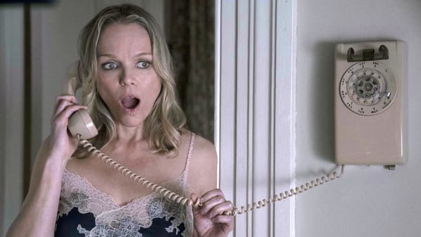 Past Perfect (Manny) [S1E8]